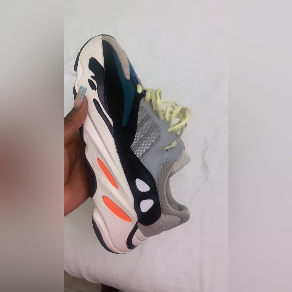 Yeezy boost 700